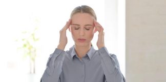 Soffrire di emicrania aumenta rischio ictus, allarme donne