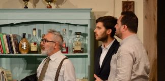 “Uomini sull’orlo di una crisi di nervi”: domani spettacolo al Cortile d’onore di Palazzo D’Arco
