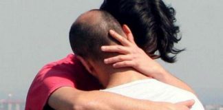 “Guarda come ti ammazzo”, minacce e insulti a coppia gay a Pavia – Video