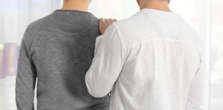 Milano, annullata trascrizione atto nascita figlio di due papà