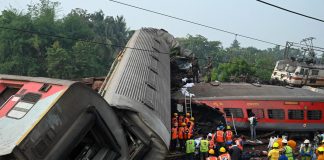 Scontro tra treni in India, 288 morti e oltre 900 feriti