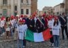 2 giugno, a Mantova il tricolore sfila tra le vie del centro. Folla al Famedio con tanti giovani