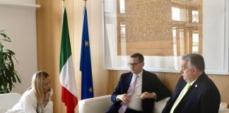 Migranti, Meloni tenta mediazione con Morawiecki e Orban ma non riesce