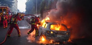 Francia, poliziotto uccide 17enne: notte di disordini a Nanterre