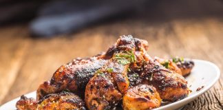 Usa, via libera al pollo artificiale: contadini in piazza a Ny