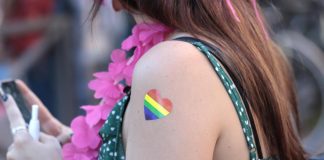 Roma Pride, Regione Lazio revoca patrocinio: “Promuove utero in affitto”