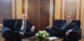Berlusconi, Putin chiede minuto silenzio: “Ha fatto molto per relazioni Russia-Nato”