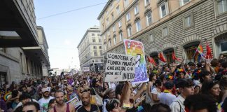 Roma Pride, Regione Lazio revoca patrocinio: scoppia la polemica