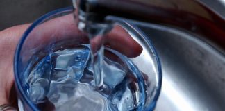 Salute, acqua minerale o rubinetto? esperto Iss: “Questione di gusto, importante è bere”