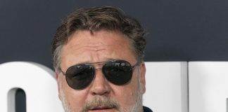 Russell Crowe in concerto a Bologna: “Ricavato a vittime alluvione Emilia Romagna”