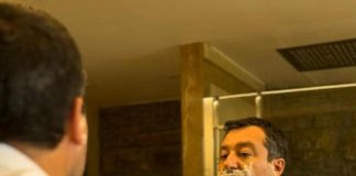 Berlusconi, l’omaggio di Salvini: via la barba per Silvio