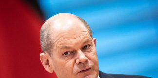 Migranti, Scholz criticato per battuta su rifugiati