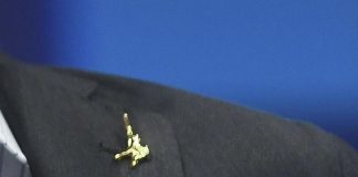 Lega, richiamo a deputati: “Indossate spilletta con Alberto da Giussano”