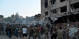 Ucraina, raid russo su Kramatorsk: 8 morti. Oggi Zuppi a Mosca