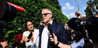 Berlusconi, il saluto di Zangrillo: “Ciao Silvio, oggi mi permetto di darti del tu”