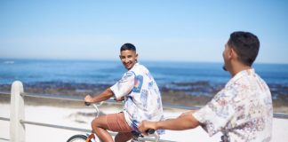 I viaggi LGBTQ+ tra cautela e fiducia in una ricerca di Booking.com