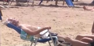 Usa, Biden si rilassa in spiaggia. Repubblicani attaccano: “E’ sempre in vacanza” – Video