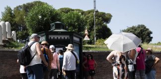 Caldo in Italia, oggi nessun bollino rosso ma 10 città in arancione
