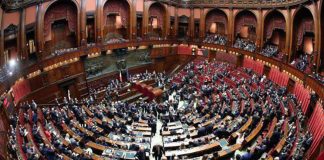 Maternità surrogata reato universale: l’ok della Camera a ddl