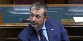Caso Cospito, “rivelazioni di segreto d’ufficio”: imputazione coatta per Delmastro