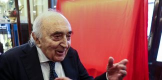 Ferlaino cade dalle scale, naso rotto: ex presidente del Napoli in ospedale
