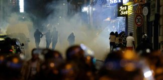 Francia, quinta notte di proteste: 486 arresti