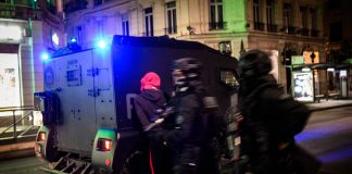 Francia, quarta notte di violenze e saccheggi: altre centinaia di arresti