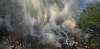 Incendi Grecia, continuano roghi a ovest di Atene e a Rodi