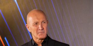 Rai: nessuna cancellazione per ‘Che ci faccio qui’. Iannacone replica via social