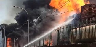 Napoli, incendio in stabilimento a Sant’Antonio Abate- Video