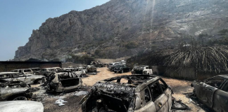 A fuoco una concessionaria di auto nel palermitano