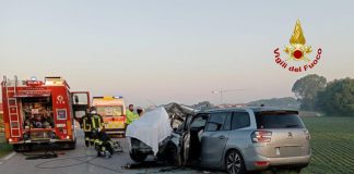 Jesolo, incidente frontale tra due auto: morti due giovani