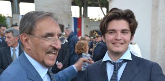 Violenza sessuale figlio La Russa, il legale: “Consegnato subito cellulare e sim”