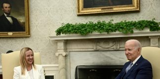 Biden scherza con Meloni: “Unico nel mio quartiere con cognome americano”