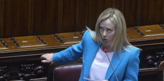 Sondaggi politici, Fratelli d’Italia e Pd in calo