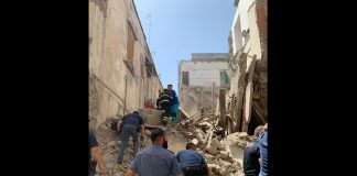 Napoli, crolla palazzo di tre piani a Torre del Greco