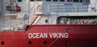Migranti, Ocean Viking in stato di fermo al porto di Civitavecchia