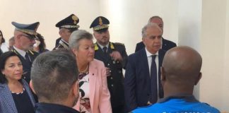 Migranti, Johansson a Lampedusa: “Nessuna Paese Ue deve essere lasciato solo