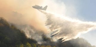 Incendio Grecia, Canadair si schianta a Evia – Video