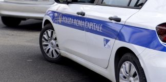 Roma, motociclista ucciso da auto pirata: “Guidava una donna”