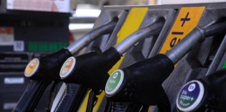Caro carburante oggi, benzina supera 2,5 euro al litro in autostrada