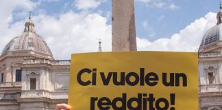 Reddito di cittadinanza 2023 sospeso, presidio a Napoli