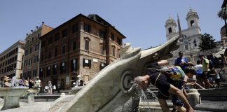 Caldo torrido sull’Italia, domani massima allerta in 16 città: c’è anche Roma