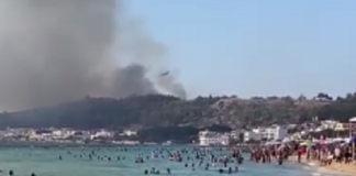 Salento, incendio sulla costa: a Gallipoli evacuati residenti e bagnanti