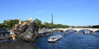 Francia, a Parigi si torna a nuotare nella Senna