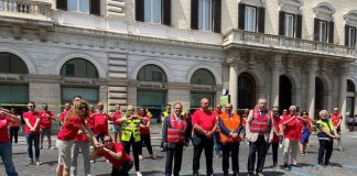 Medici e operatori 118 in piazza a Roma: “Non siamo fantasmi”