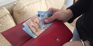 Istat, crolla potere d’acquisto: -2% in 10 anni e stipendi al palo