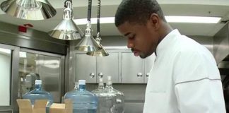 Morto Tafari Campbell, chef degli Obama: annegato durante un’uscita in Sup