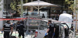 Attentato a Tel Aviv, auto contro folla: 7 feriti, ucciso l’aggressore