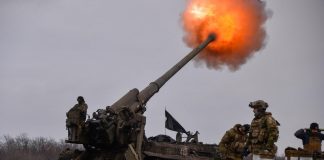 Ucraina, raid di Kiev a sud: “Colpita base Russia, strage di soldati”